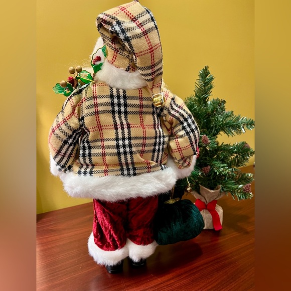 18.5" Santa Claus standing figurine Christmas accent decoration - Picture 6 of 8